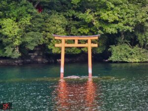 lake ashi near mt fuji